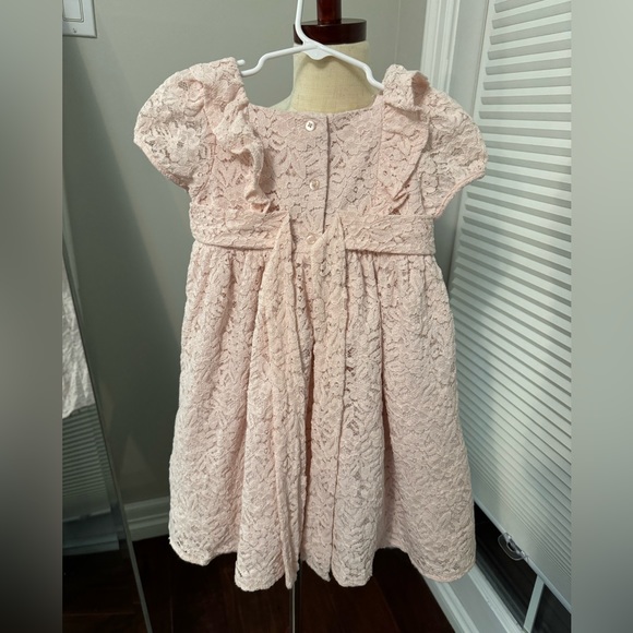 Laura Ashley of London | Pale Pink Short Sleeved Lace Toddler Dress | 3T - Picture 4 of 9